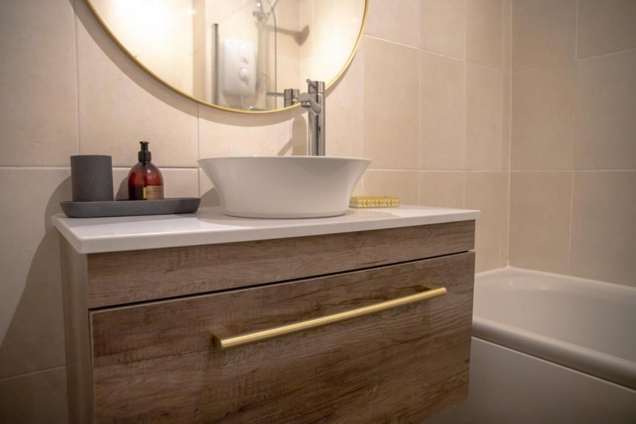 Guestready - Homely Leeds City Apartment Sleep 4 Meanwood Exteriör bild