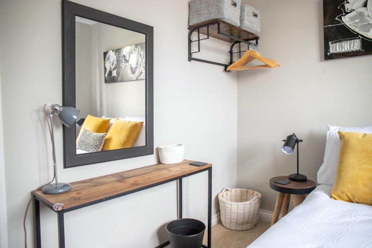 Guestready - Homely Leeds City Apartment Sleep 4 Meanwood Exteriör bild