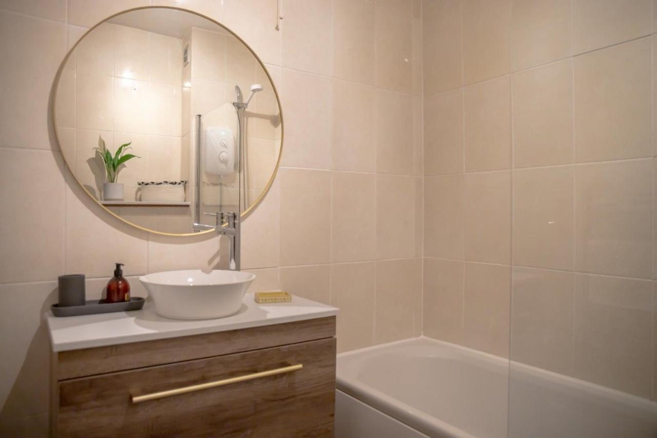 Guestready - Homely Leeds City Apartment Sleep 4 Meanwood Exteriör bild