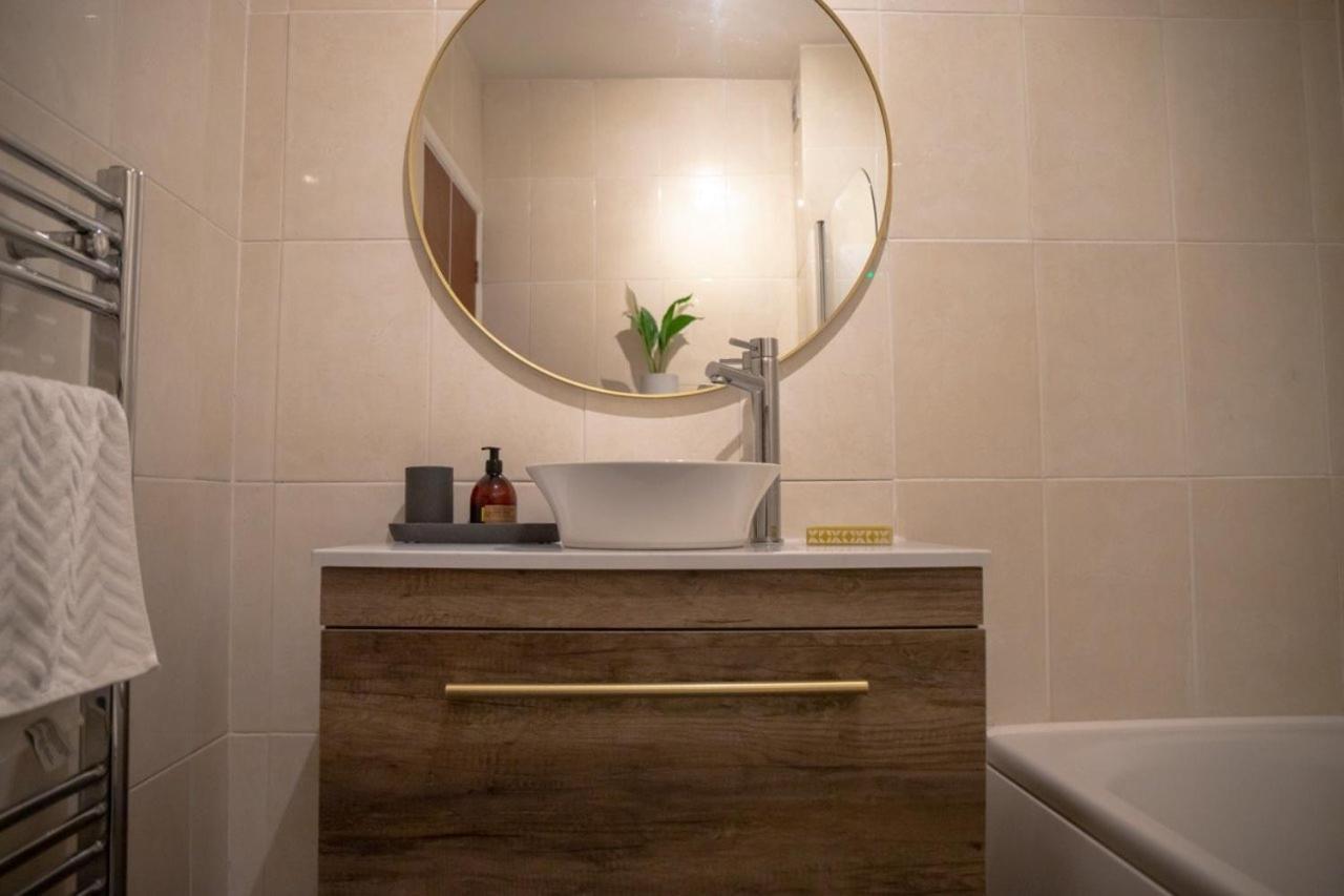 Guestready - Homely Leeds City Apartment Sleep 4 Meanwood Exteriör bild