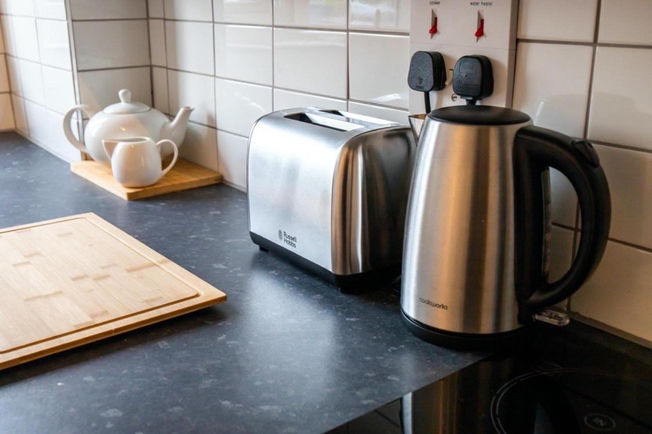 Guestready - Homely Leeds City Apartment Sleep 4 Meanwood Exteriör bild