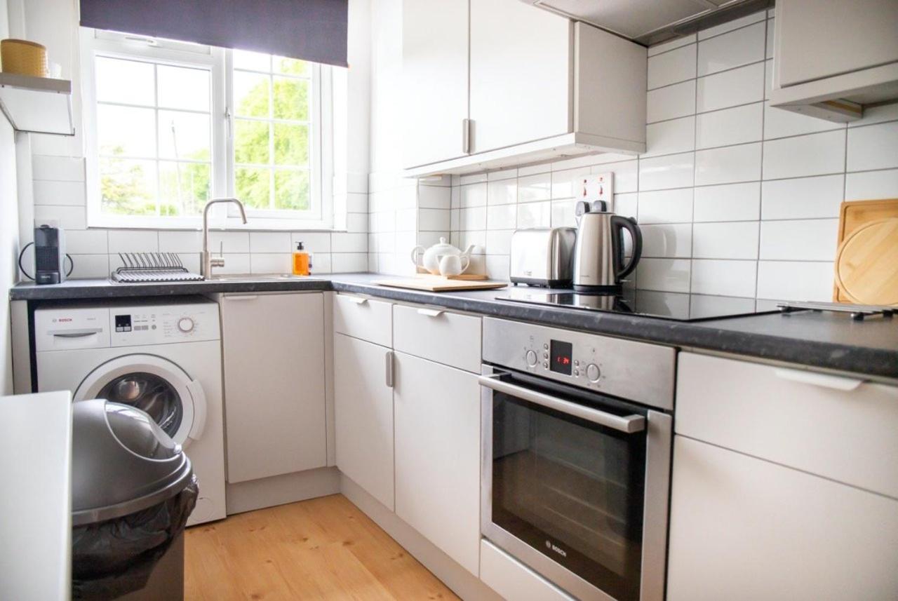 Guestready - Homely Leeds City Apartment Sleep 4 Meanwood Exteriör bild